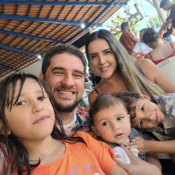 Emprego de babá em Brasília: emprego de babá Rodrigo