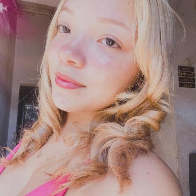 Babá em Valparaíso de Goiás: Isnayara