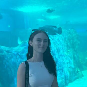 Baby-sitter in Newcastle: Krystel