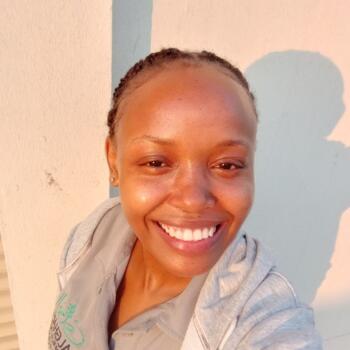 جليسة أطفال في الريان: Maureen