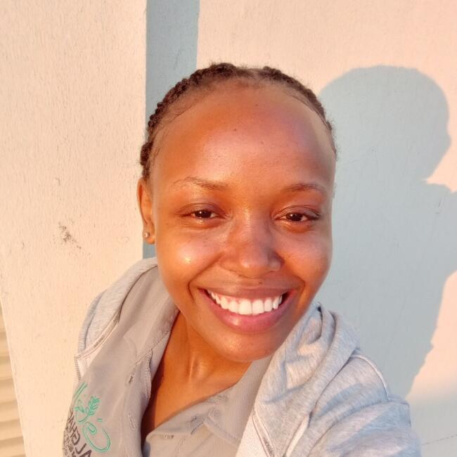 جليسة أطفال في الريان: Maureen