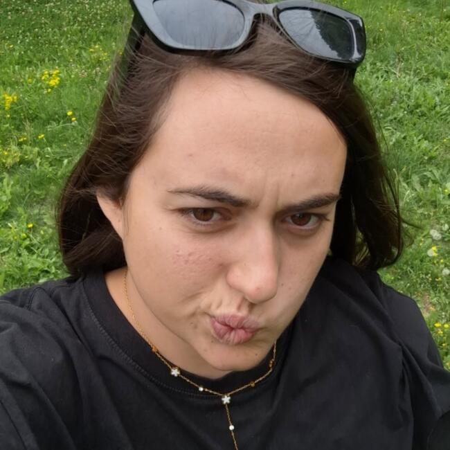 Babysitter in Ollioules: Noémie