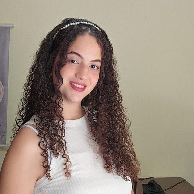 Babysitter in Palhoça: Halana