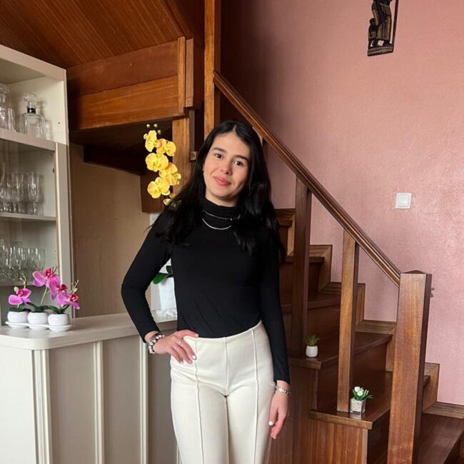 Babysitter in Oeiras: Lavinia