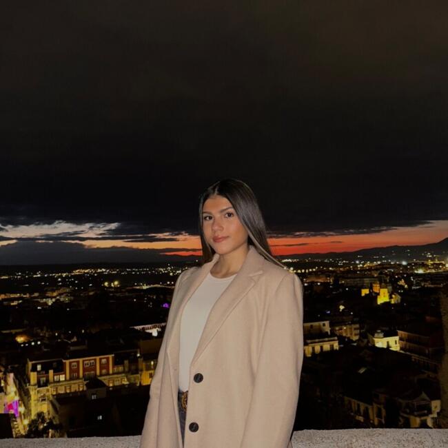 Babysitter in Granada: Sara