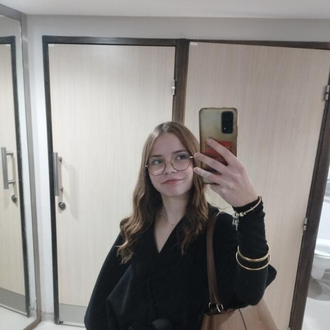 Babysitter in Rouen: Louhanne