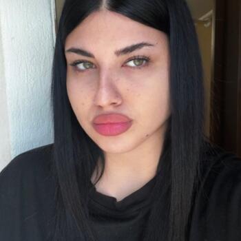 Babysitter στην περιοχή Πειραιάς: Φανή