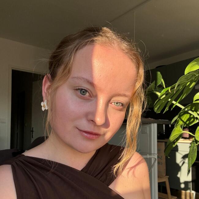 Babysitter in Nîmes: Leann