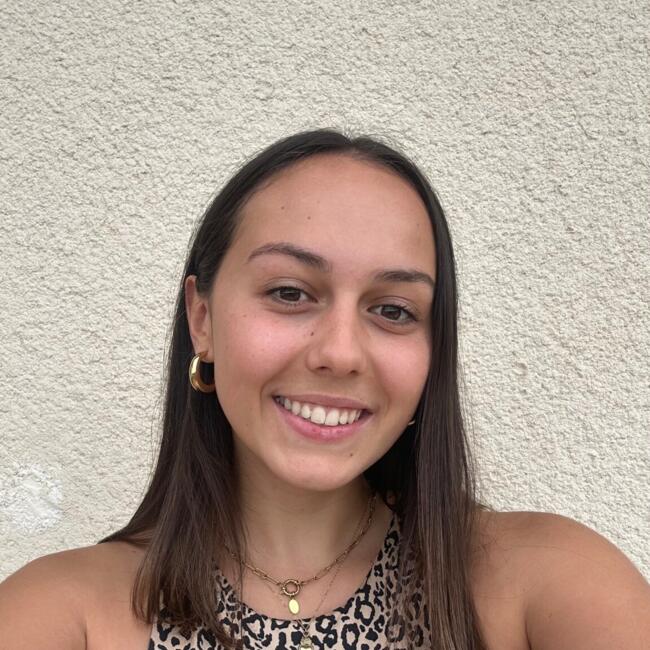 Babysitter in Saint-Etienne: Solène