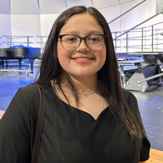 Babysitter in Bloomfield: Yazmin