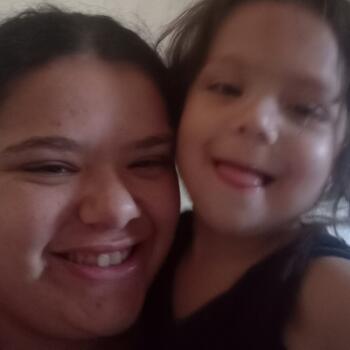 Emprego de babá em Torres: emprego de babá Évelin