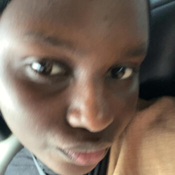 Baby-sitter Fontaines-sur-Saône: Awa