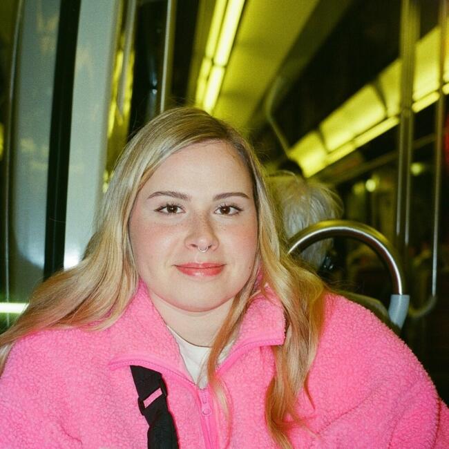 Babysitter in Paris: Lucie
