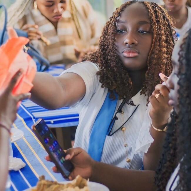 Babysitter in Saint-Martin-d'Hères: Chrys-Livia