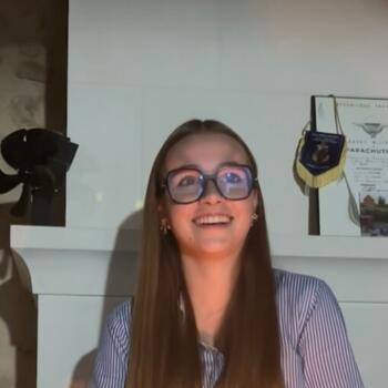 Babysitter in Saint-Calez-en-Saosnois: Eléna