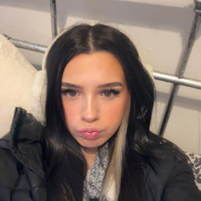 Babysitter in Bolton: Mia