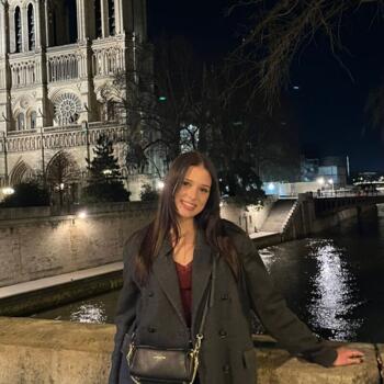 Babysitter in Saint-Gilles: Elina