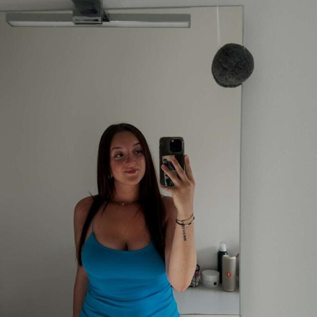 Babysitter in Martigues: Emy