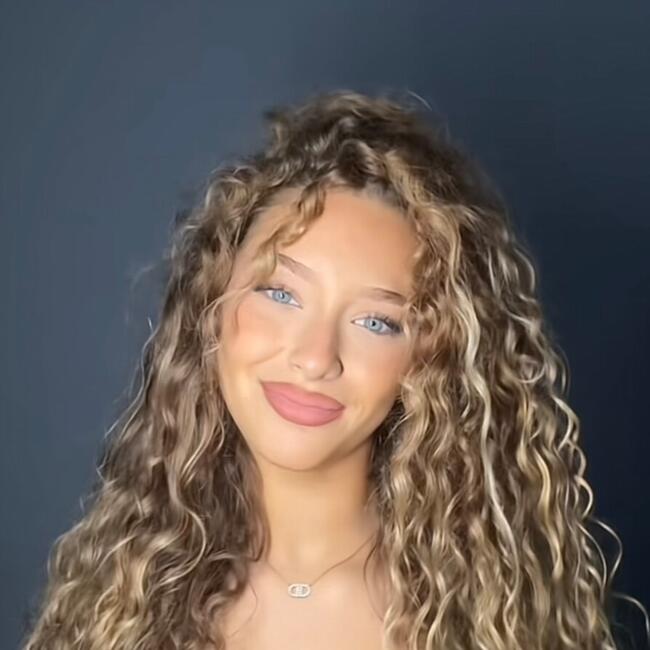 Babysitter in Antibes: Neya