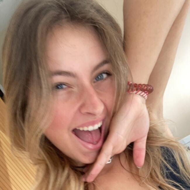 Babysitter in Saint-Etienne: Lison