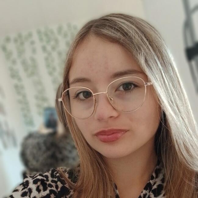 Babysitter in Villeloin-Coulangé: Clara 