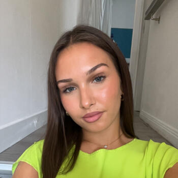 Babysitter in Talence: Allya