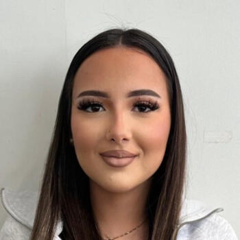 Babysitter in Saint-Priest: Julia