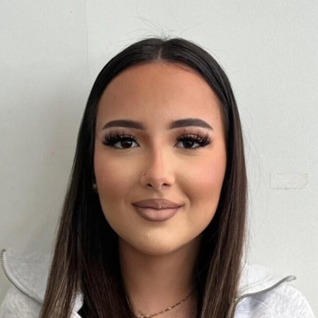 Babysitter in Saint-Priest: Julia