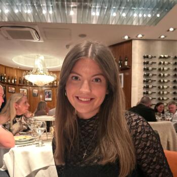 Babysitter in Sale: Ciara