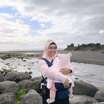 Babysitter in Singapore: Afiqah