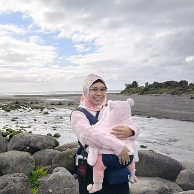 Babysitter in Singapore: Afiqah