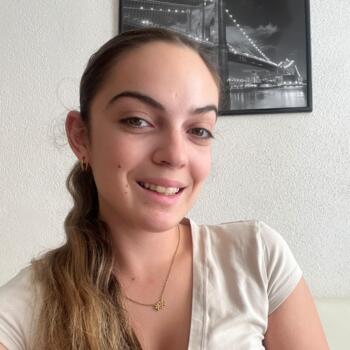 Babysitter in Martigues: Elsie