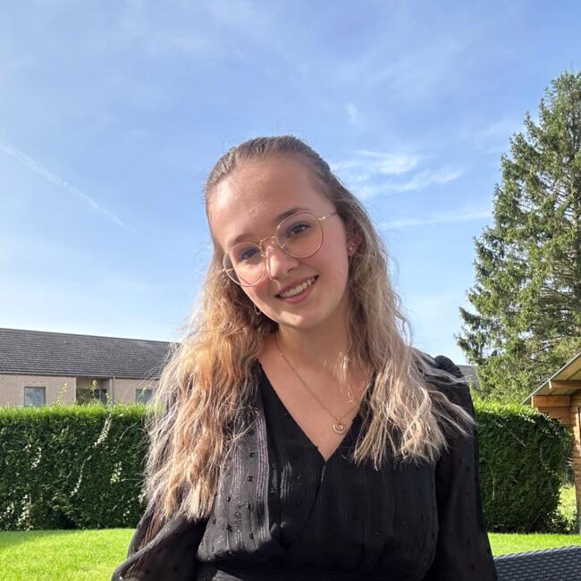 Babysitter in Lesve: Colline