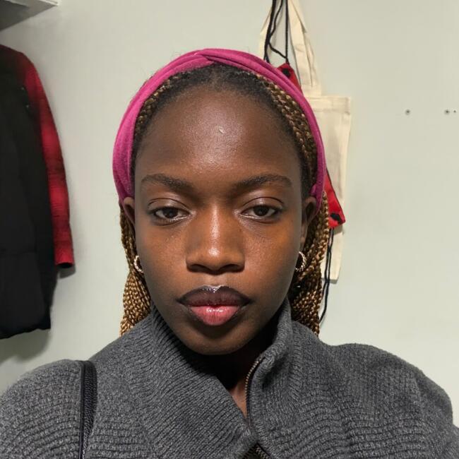 Babysitter in London: Ayomiopin