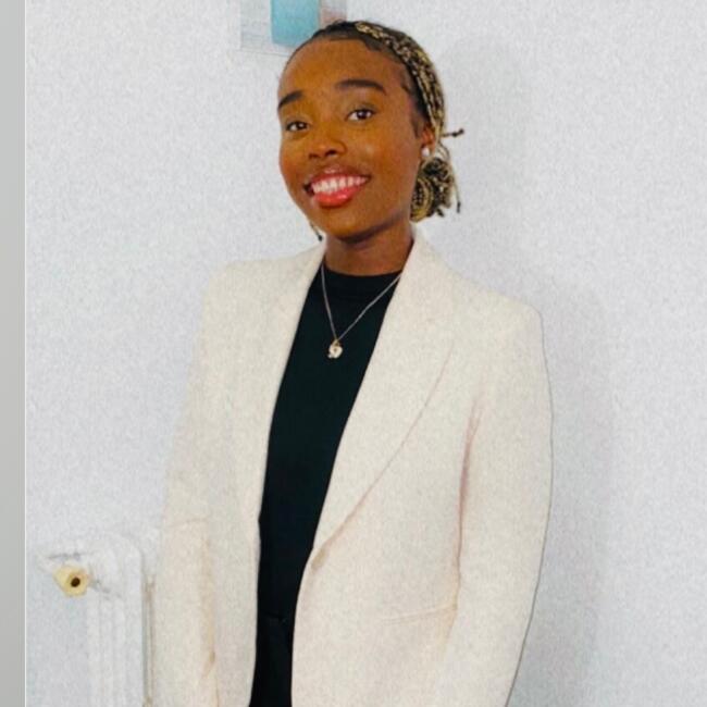 Babysitter in Mézières-sur-Seine: Jennifer