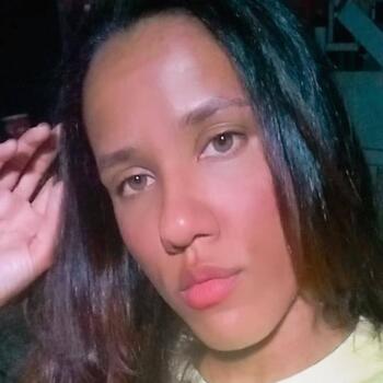 Babysitter Recife: Isabele