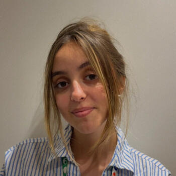Babysitter in Brussels: Mira