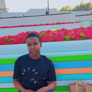 جليسة أطفال في إمارة الشارقة: Nalugwa Roy