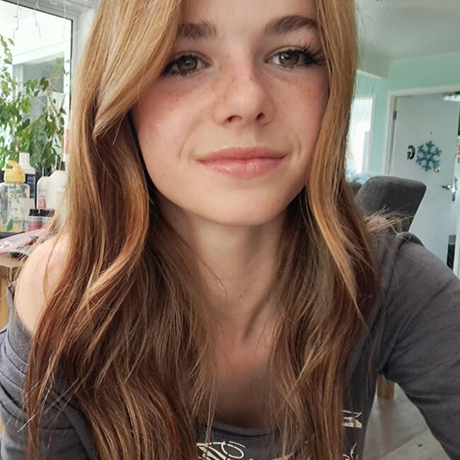 Babysitter in Dairy Flat: Gemma