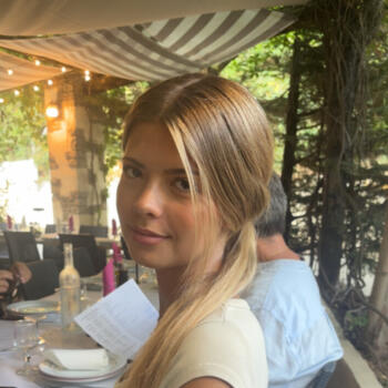 Babysitter in Nice: Ella