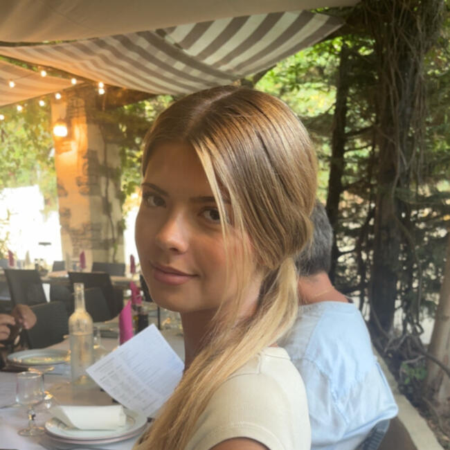 Babysitter in Nice: Ella
