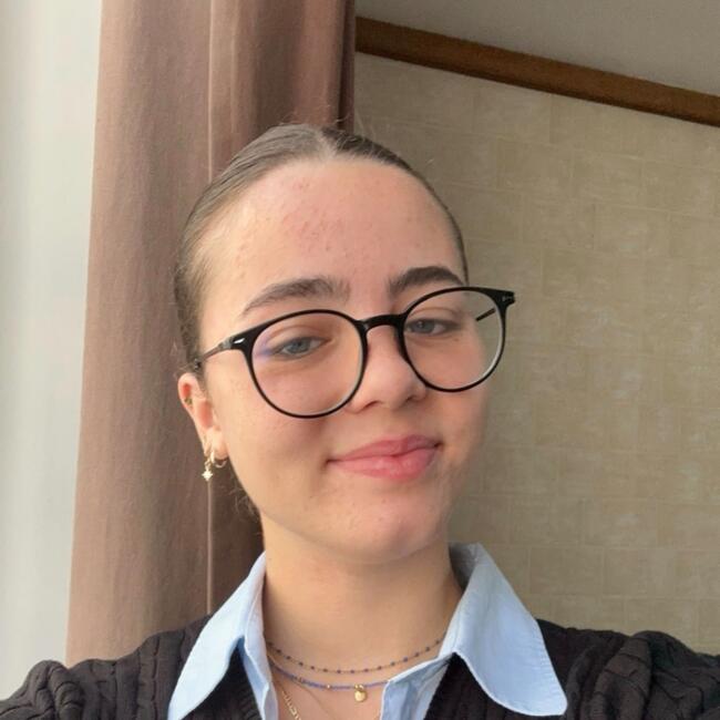 Babysitter in Lyon: Nelia