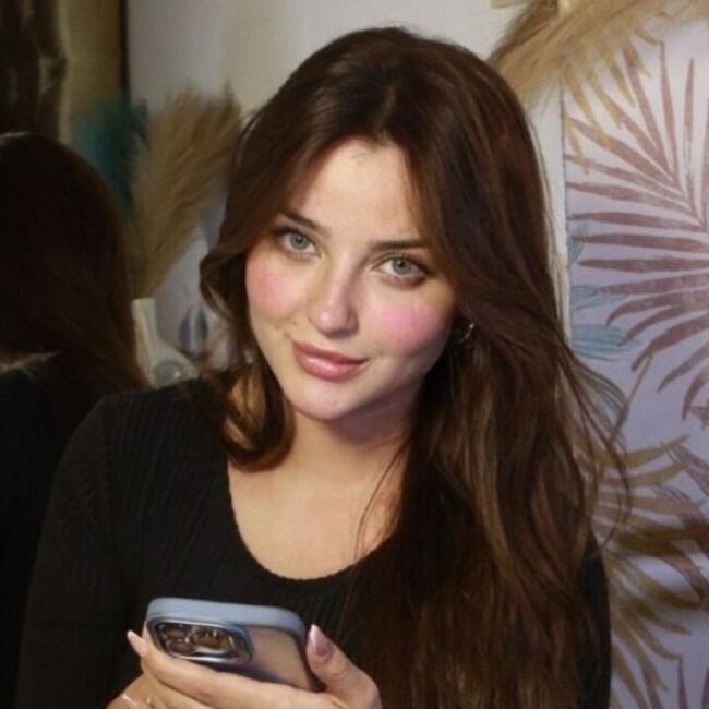 Babysitter in Montreal: Kenza