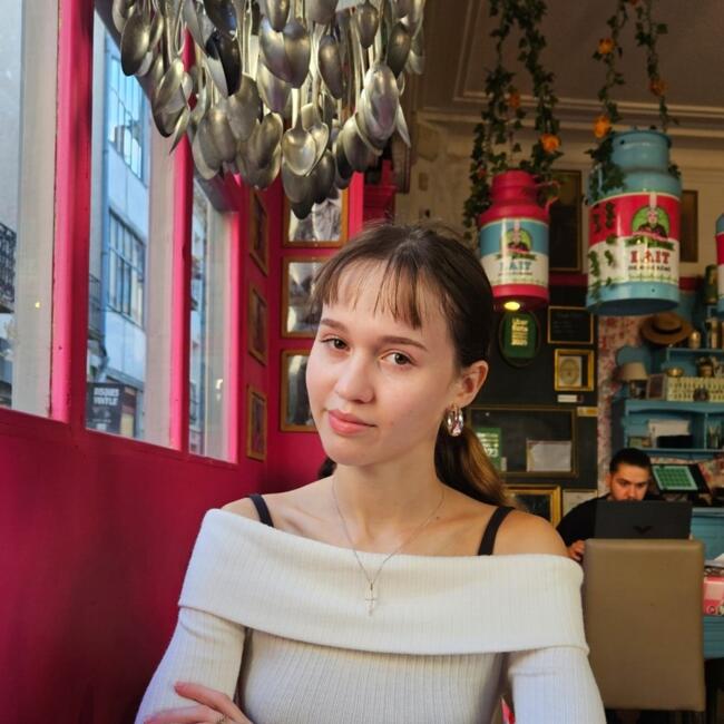 Babysitter in Tours: Louise