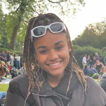 Oppas in Op de Beek: Hanne