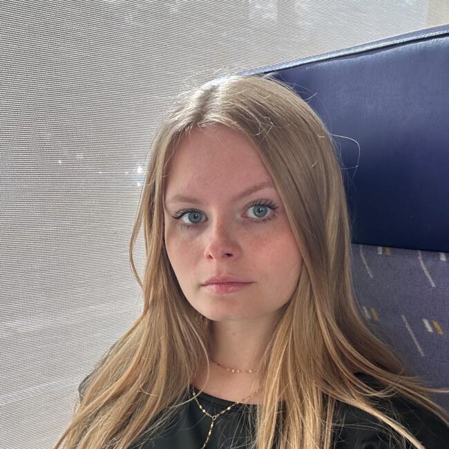 Babysitter in Yvetot: Lana