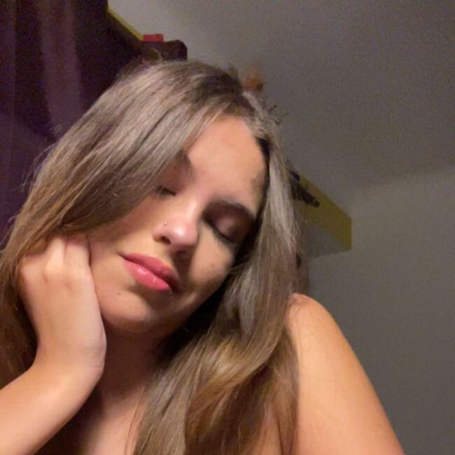 Babysitter in Saint-Paulet-de-Caisson: Ambre