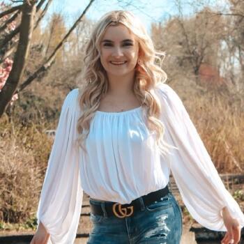 Nanny in Santa Ana: Sydney