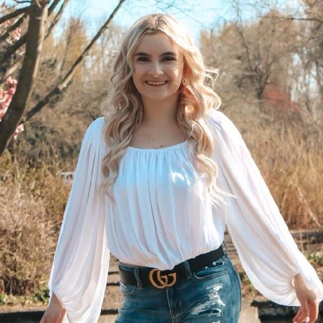 Nanny in Santa Ana: Sydney