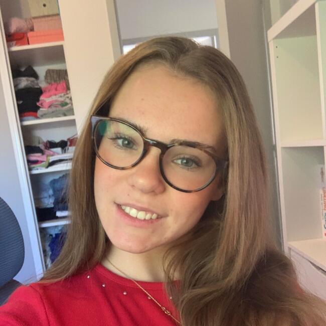 Babysitter in Floirac: Faustine